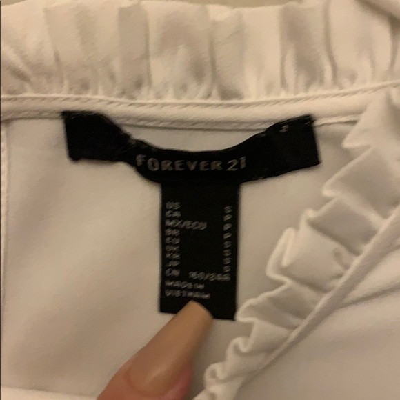 White forever 21 blouse with ruffles - Picture 2 of 2